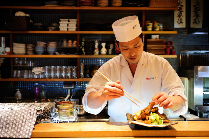 18歳で老舗の日本料理店に就職。生意気な性格が叩き直された。