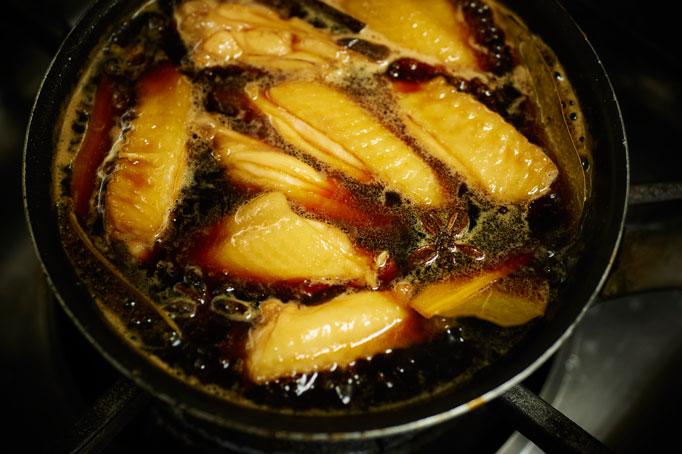 『赤坂璃宮』で修業をスタート。広東料理の焼き物担当として技術を磨いていった。