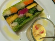 彩り野菜のテリーヌ　～オランデーズソース～