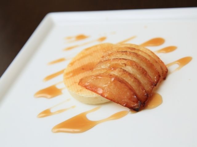 焼きリンゴとメイプルシロップのクランペット