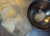 ポリ袋の中にヨーグルト（110g）、塩（5g）、塩もみしたキュウリ・にんじんを入れ、よく揉む。
                            
