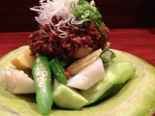 肉•野菜料理事典 夏野菜の肉味噌サラダ 鳥原 大策シェフのレシピ | シェフごはん