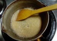 茹で汁を1カップ取り出して火にかけて明太子を入れ水溶き片栗粉で軽くとろみをつける。