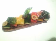 南仏風野菜のタルト仕立て　”ピサラディエール”