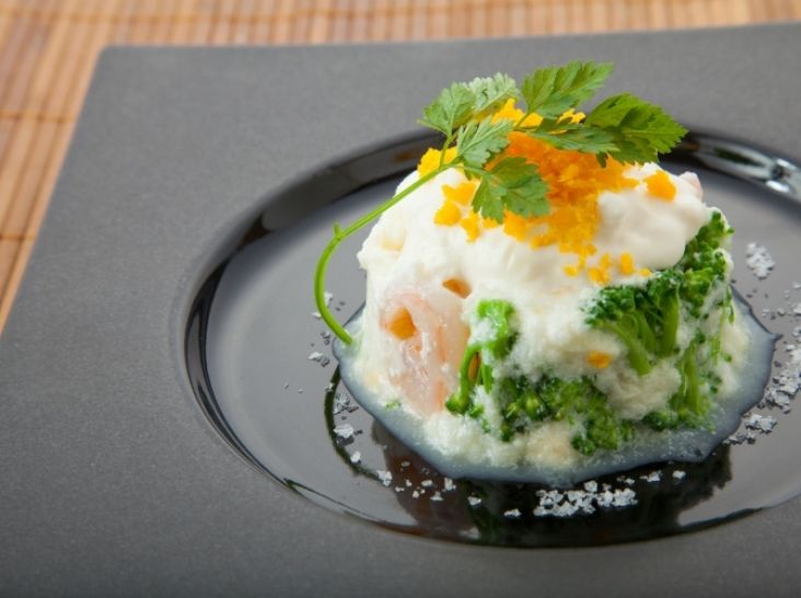 海老とブロッコリーの冷製フルール・ド・セルふわふわ卵白スフレ