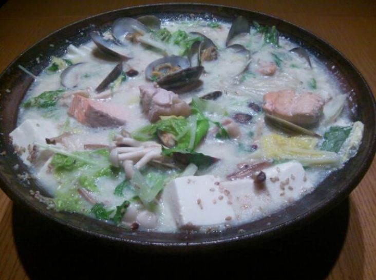 浅利と鮭、若鶏の野菜たっぷり大豆イソフラボン鍋