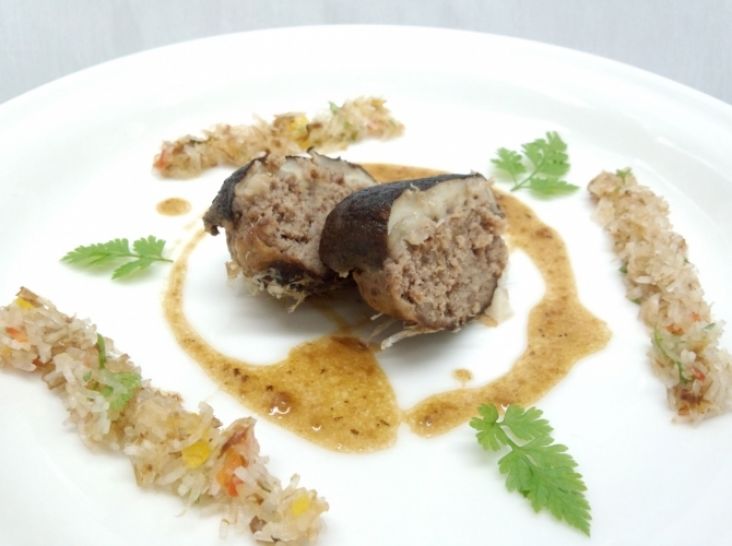 岩手豚肉詰めの久慈椎茸　鰹節香る大根サラダと共に。