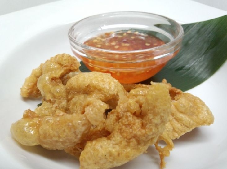 アジアンスナック風！とり皮のパリパリ揚げ　スイートチリソース
