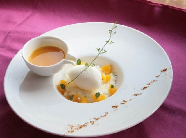 ジャムわさびページ 大きなワサビのオブジェ「わさびミュージアム」の入口 - Picture of