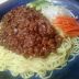 冷たい麺のジャージャー麺（炸醤麺）