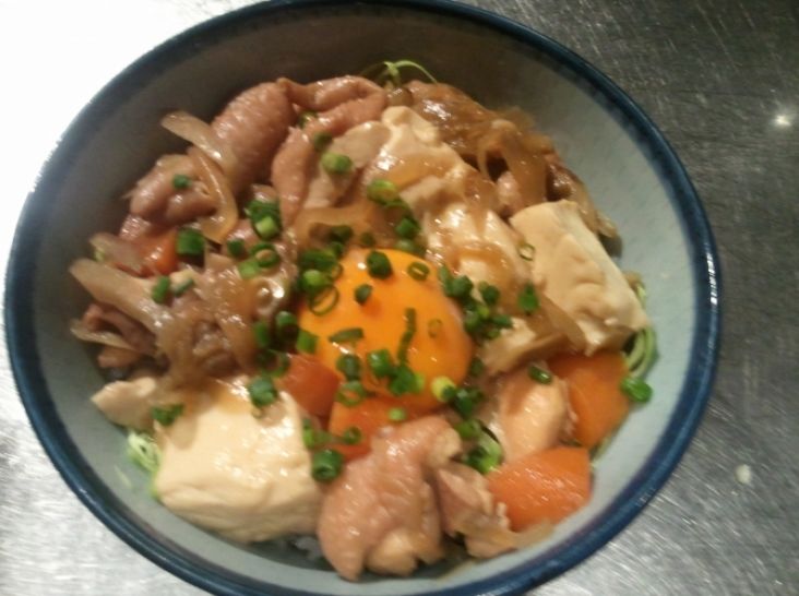鶏煮込みすき焼丼